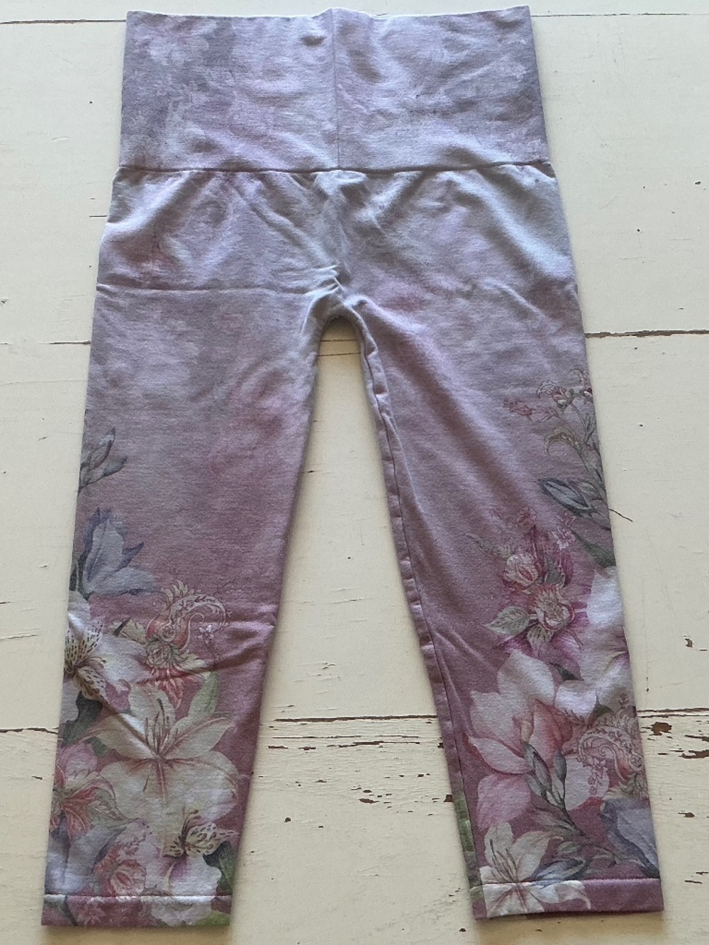 M Rena Orchid Purple Floral Print Capri length leggings pants Large